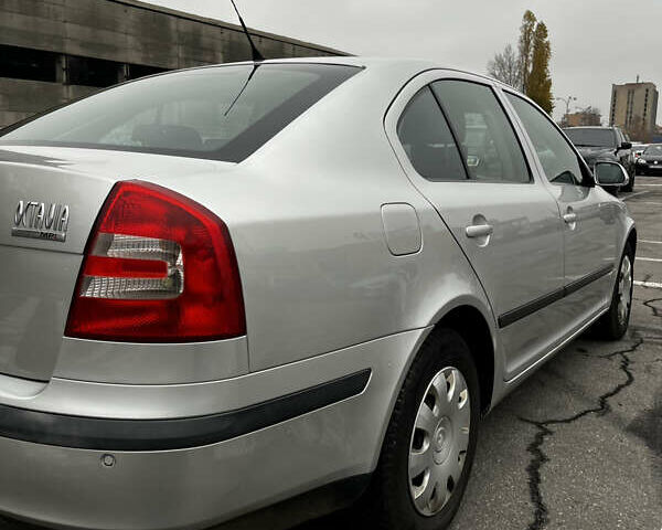 Серый Шкода Октавия, объемом двигателя 1.6 л и пробегом 296 тыс. км за 6000 $, фото 1 на Automoto.ua