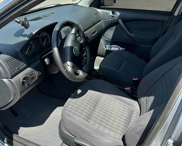 Серый Шкода Октавия, объемом двигателя 1.6 л и пробегом 300 тыс. км за 5400 $, фото 7 на Automoto.ua
