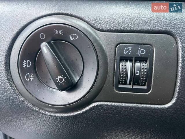 Сірий Шкода Октавія, об'ємом двигуна 2 л та пробігом 301 тис. км за 4990 $, фото 16 на Automoto.ua