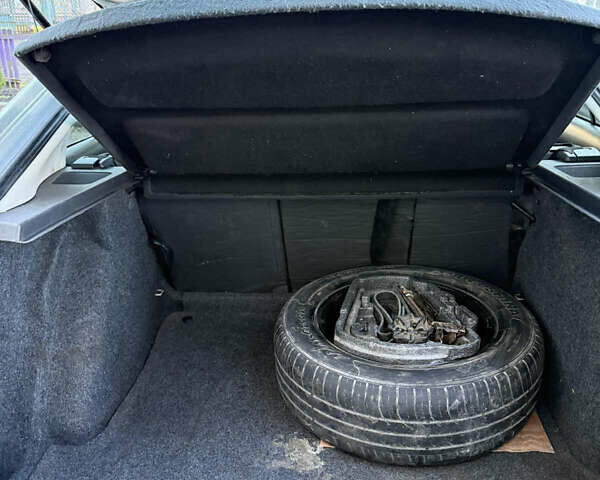 Серый Шкода Октавия, объемом двигателя 1.6 л и пробегом 402 тыс. км за 3500 $, фото 3 на Automoto.ua