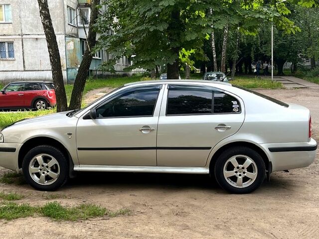 Серый Шкода Октавия, объемом двигателя 1.6 л и пробегом 260 тыс. км за 4500 $, фото 1 на Automoto.ua