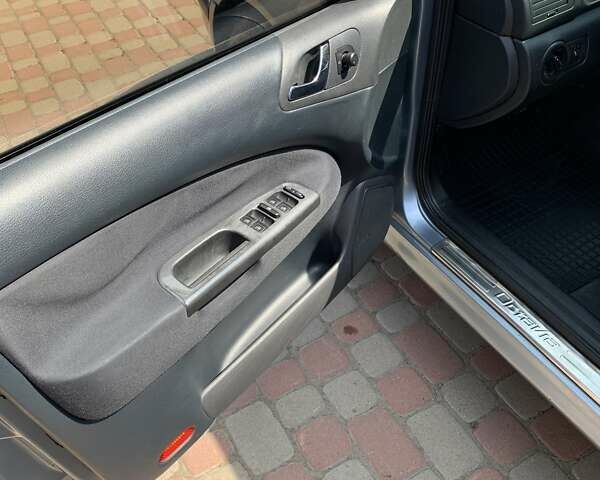 Серый Шкода Октавия, объемом двигателя 1.6 л и пробегом 145 тыс. км за 4800 $, фото 4 на Automoto.ua