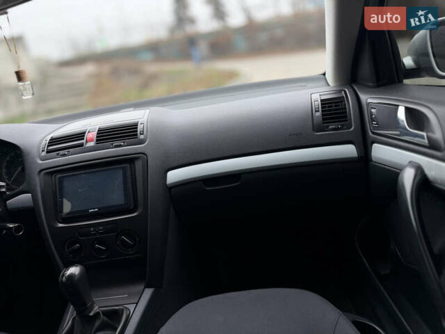 Серый Шкода Октавия, объемом двигателя 1.6 л и пробегом 180 тыс. км за 5000 $, фото 12 на Automoto.ua