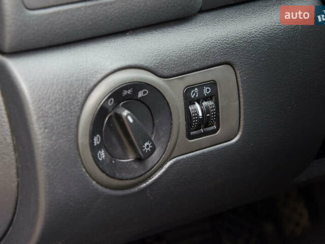 Серый Шкода Октавия, объемом двигателя 1.6 л и пробегом 250 тыс. км за 5600 $, фото 50 на Automoto.ua