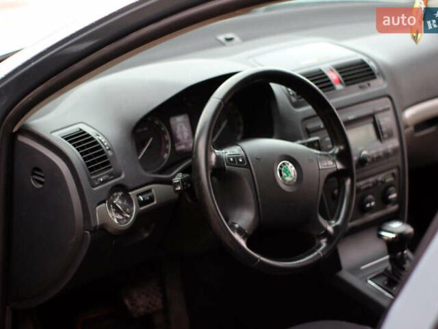 Шкода Октавия 2004 в Кременце на Automoto.ua Серый Шкода Октавия, объемом двигателя 1.97 л и пробегом 320 тыс. км за 5250 $, фото 27 на Automoto.ua