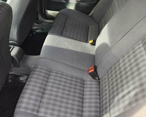 Серый Шкода Октавия, объемом двигателя 1.6 л и пробегом 217 тыс. км за 4900 $, фото 8 на Automoto.ua