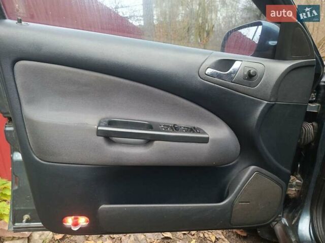 Серый Шкода Октавия, объемом двигателя 1.6 л и пробегом 234 тыс. км за 4500 $, фото 9 на Automoto.ua