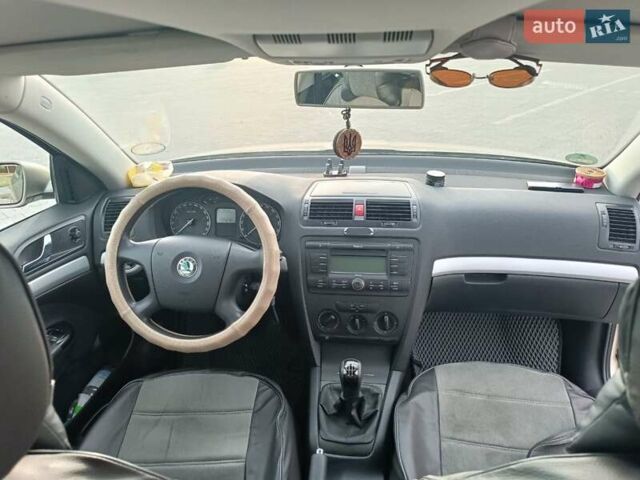 Серый Шкода Октавия, объемом двигателя 1.6 л и пробегом 205 тыс. км за 6300 $, фото 9 на Automoto.ua