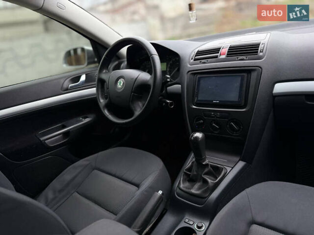 Серый Шкода Октавия, объемом двигателя 1.6 л и пробегом 180 тыс. км за 5000 $, фото 11 на Automoto.ua