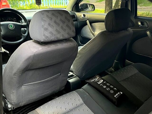 Серый Шкода Октавия, объемом двигателя 1.6 л и пробегом 260 тыс. км за 4500 $, фото 4 на Automoto.ua