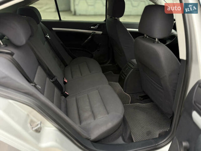 Серый Шкода Октавия, объемом двигателя 1.6 л и пробегом 180 тыс. км за 5000 $, фото 10 на Automoto.ua