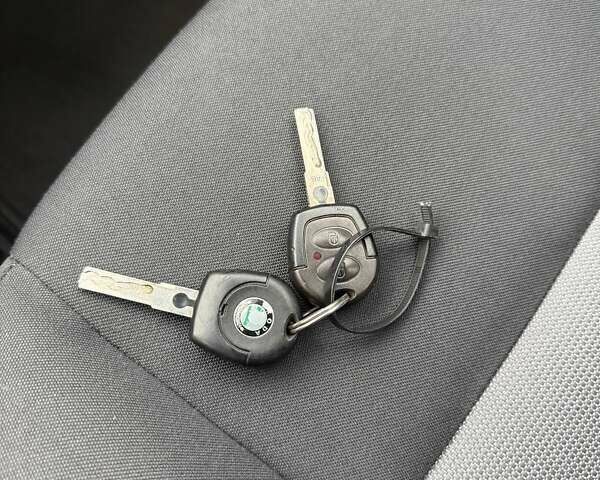 Серый Шкода Октавия, объемом двигателя 2 л и пробегом 159 тыс. км за 6500 $, фото 11 на Automoto.ua