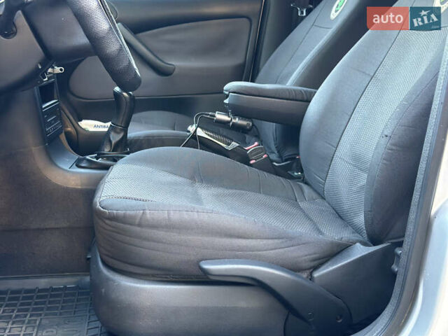 Серый Шкода Октавия, объемом двигателя 1.6 л и пробегом 168 тыс. км за 5399 $, фото 26 на Automoto.ua