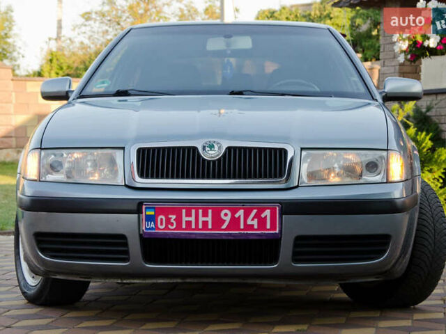 Серый Шкода Октавия, объемом двигателя 1.6 л и пробегом 250 тыс. км за 5600 $, фото 1 на Automoto.ua