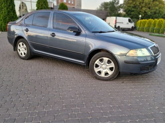 Серый Шкода Октавия, объемом двигателя 1.6 л и пробегом 226 тыс. км за 5000 $, фото 2 на Automoto.ua