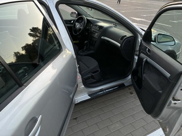 Шкода Октавия 2004 в Сумах на Automoto.ua Серый Шкода Октавия, объемом двигателя 1.6 л и пробегом 310 тыс. км за 2300 $, фото 5 на Automoto.ua