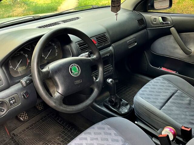 Серый Шкода Октавия, объемом двигателя 1.6 л и пробегом 260 тыс. км за 4500 $, фото 3 на Automoto.ua