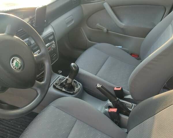 Сірий Шкода Октавія, об'ємом двигуна 1.6 л та пробігом 330 тис. км за 4500 $, фото 3 на Automoto.ua