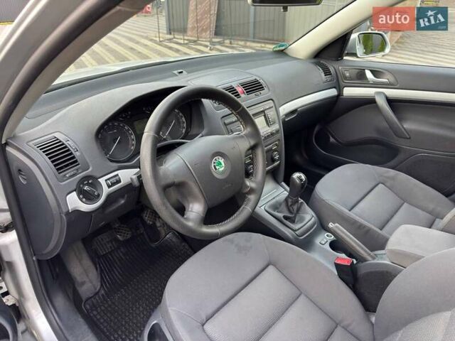 Серый Шкода Октавия, объемом двигателя 1.6 л и пробегом 231 тыс. км за 5300 $, фото 11 на Automoto.ua