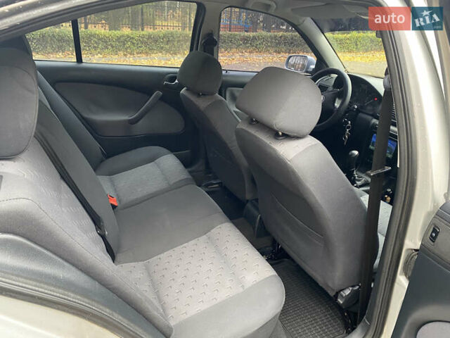 Серый Шкода Октавия, объемом двигателя 1.78 л и пробегом 305 тыс. км за 5500 $, фото 12 на Automoto.ua