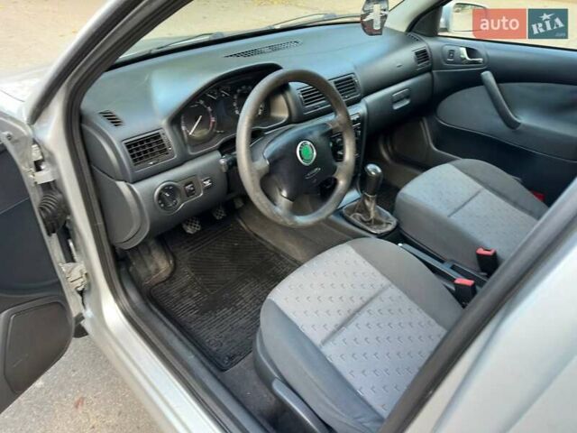 Серый Шкода Октавия, объемом двигателя 1.6 л и пробегом 237 тыс. км за 4600 $, фото 9 на Automoto.ua