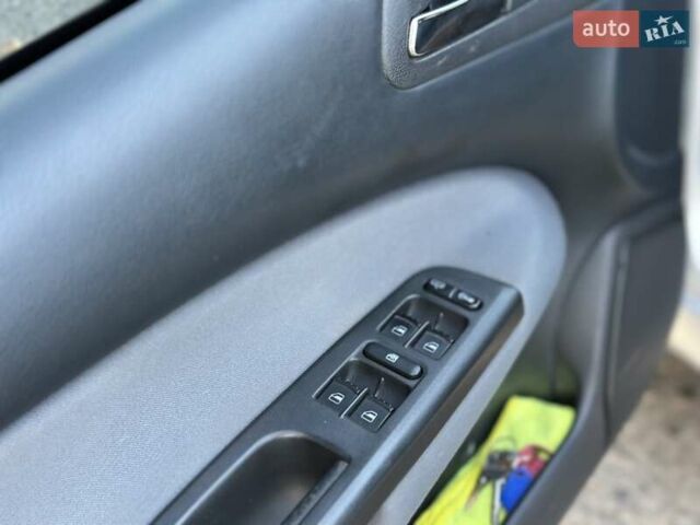 Серый Шкода Октавия, объемом двигателя 1.6 л и пробегом 169 тыс. км за 5500 $, фото 20 на Automoto.ua