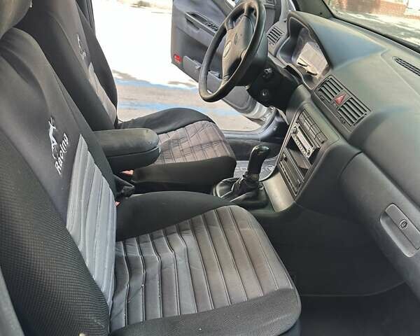 Серый Шкода Октавия, объемом двигателя 1.6 л и пробегом 225 тыс. км за 4800 $, фото 3 на Automoto.ua