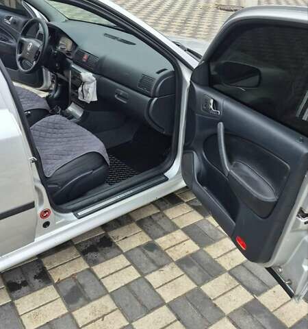 Серый Шкода Октавия, объемом двигателя 1.6 л и пробегом 300 тыс. км за 4500 $, фото 2 на Automoto.ua