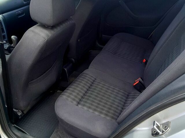 Серый Шкода Октавия, объемом двигателя 1.8 л и пробегом 277 тыс. км за 3700 $, фото 3 на Automoto.ua