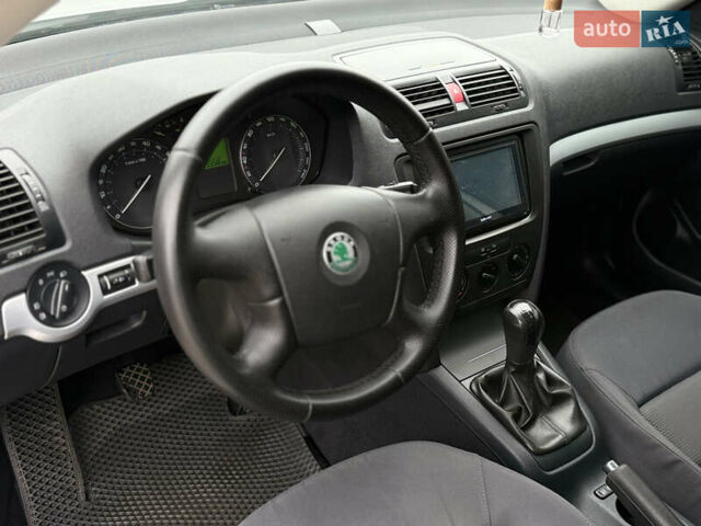 Серый Шкода Октавия, объемом двигателя 1.6 л и пробегом 180 тыс. км за 5000 $, фото 7 на Automoto.ua