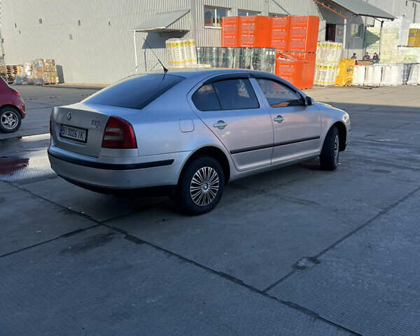 Серый Шкода Октавия, объемом двигателя 1.6 л и пробегом 200 тыс. км за 3999 $, фото 3 на Automoto.ua