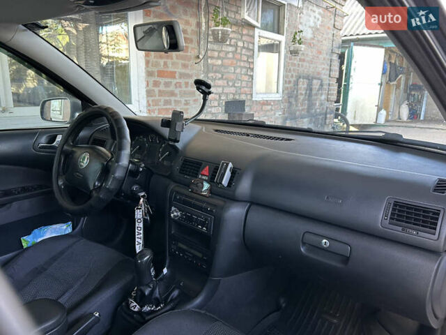Сірий Шкода Октавія, об'ємом двигуна 2 л та пробігом 240 тис. км за 6000 $, фото 5 на Automoto.ua