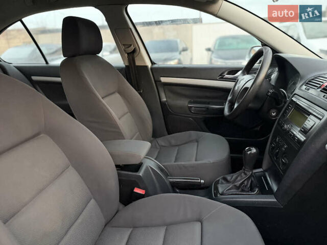 Серый Шкода Октавия, объемом двигателя 1.6 л и пробегом 250 тыс. км за 4300 $, фото 61 на Automoto.ua