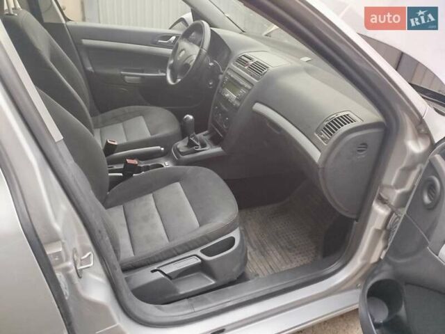 Сірий Шкода Октавія, об'ємом двигуна 1.6 л та пробігом 250 тис. км за 1800 $, фото 9 на Automoto.ua