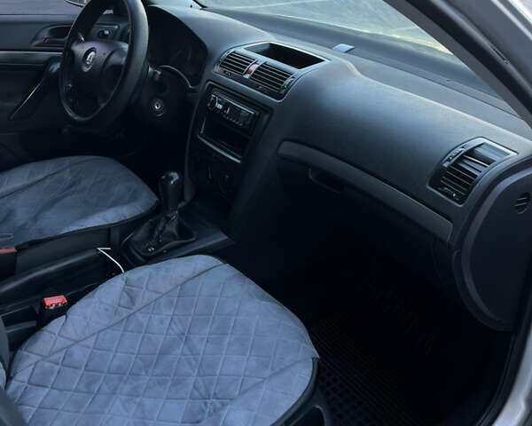 Серый Шкода Октавия, объемом двигателя 1.6 л и пробегом 200 тыс. км за 4650 $, фото 23 на Automoto.ua