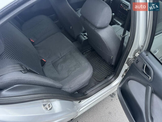 Серый Шкода Октавия, объемом двигателя 1.6 л и пробегом 267 тыс. км за 4700 $, фото 9 на Automoto.ua