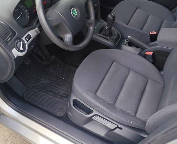 Сірий Шкода Октавія, об'ємом двигуна 1.6 л та пробігом 210 тис. км за 5999 $, фото 12 на Automoto.ua