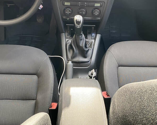 Серый Шкода Октавия, объемом двигателя 2 л и пробегом 220 тыс. км за 6200 $, фото 4 на Automoto.ua