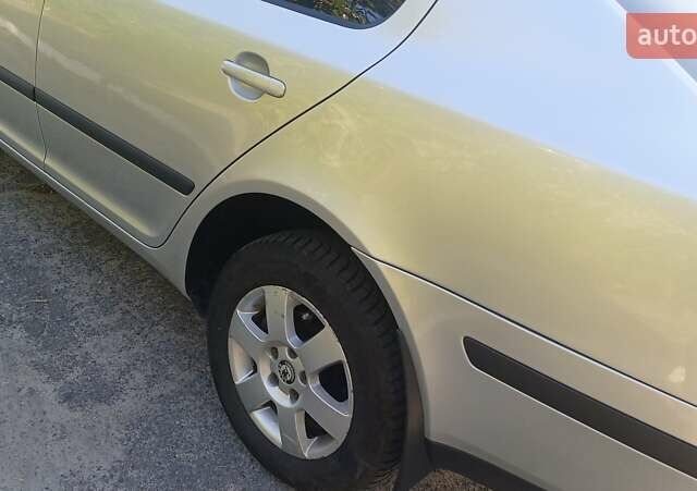 Сірий Шкода Октавія, об'ємом двигуна 1.6 л та пробігом 255 тис. км за 5600 $, фото 1 на Automoto.ua