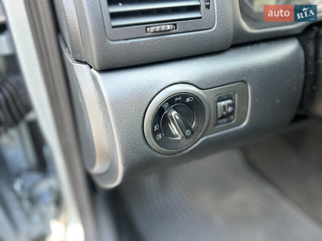 Серый Шкода Октавия, объемом двигателя 1.6 л и пробегом 255 тыс. км за 5999 $, фото 10 на Automoto.ua