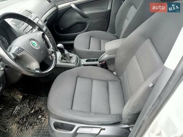 Серый Шкода Октавия, объемом двигателя 1.6 л и пробегом 260 тыс. км за 4300 $, фото 8 на Automoto.ua