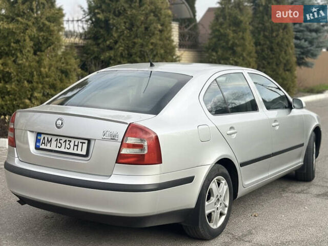 Серый Шкода Октавия, объемом двигателя 1.6 л и пробегом 260 тыс. км за 4950 $, фото 2 на Automoto.ua