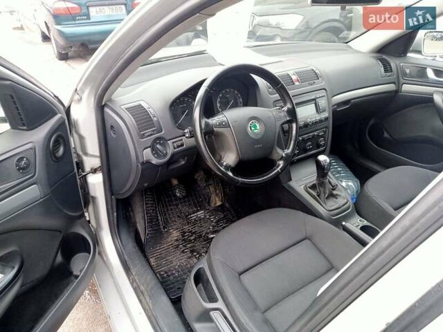 Серый Шкода Октавия, объемом двигателя 1.6 л и пробегом 260 тыс. км за 4300 $, фото 7 на Automoto.ua