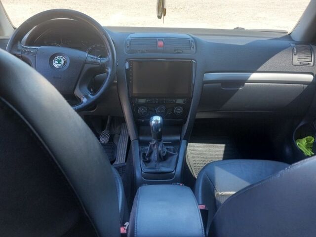 Сірий Шкода Октавія, об'ємом двигуна 2 л та пробігом 305 тис. км за 6300 $, фото 4 на Automoto.ua