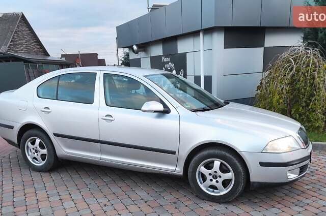 Серый Шкода Октавия, объемом двигателя 1.6 л и пробегом 180 тыс. км за 5190 $, фото 1 на Automoto.ua