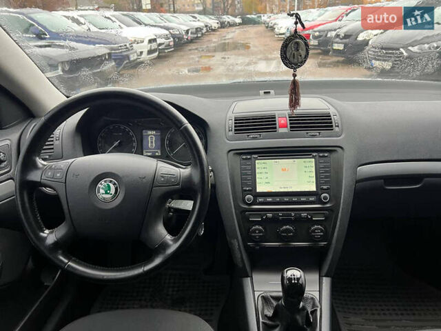 Серый Шкода Октавия, объемом двигателя 1.6 л и пробегом 220 тыс. км за 5950 $, фото 13 на Automoto.ua