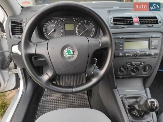 Серый Шкода Октавия, объемом двигателя 1.6 л и пробегом 180 тыс. км за 5190 $, фото 5 на Automoto.ua