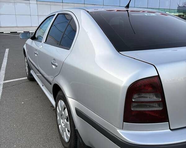 Серый Шкода Октавия, объемом двигателя 1.6 л и пробегом 322 тыс. км за 4500 $, фото 2 на Automoto.ua