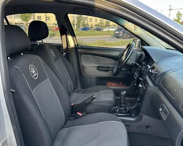 Шкода Октавия 2005 в Жмеренке на Automoto.ua Серый Шкода Октавия, объемом двигателя 1.6 л и пробегом 360 тыс. км за 3300 $, фото 15 на Automoto.ua