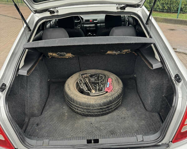 Сірий Шкода Октавія, об'ємом двигуна 1.6 л та пробігом 284 тис. км за 5000 $, фото 7 на Automoto.ua